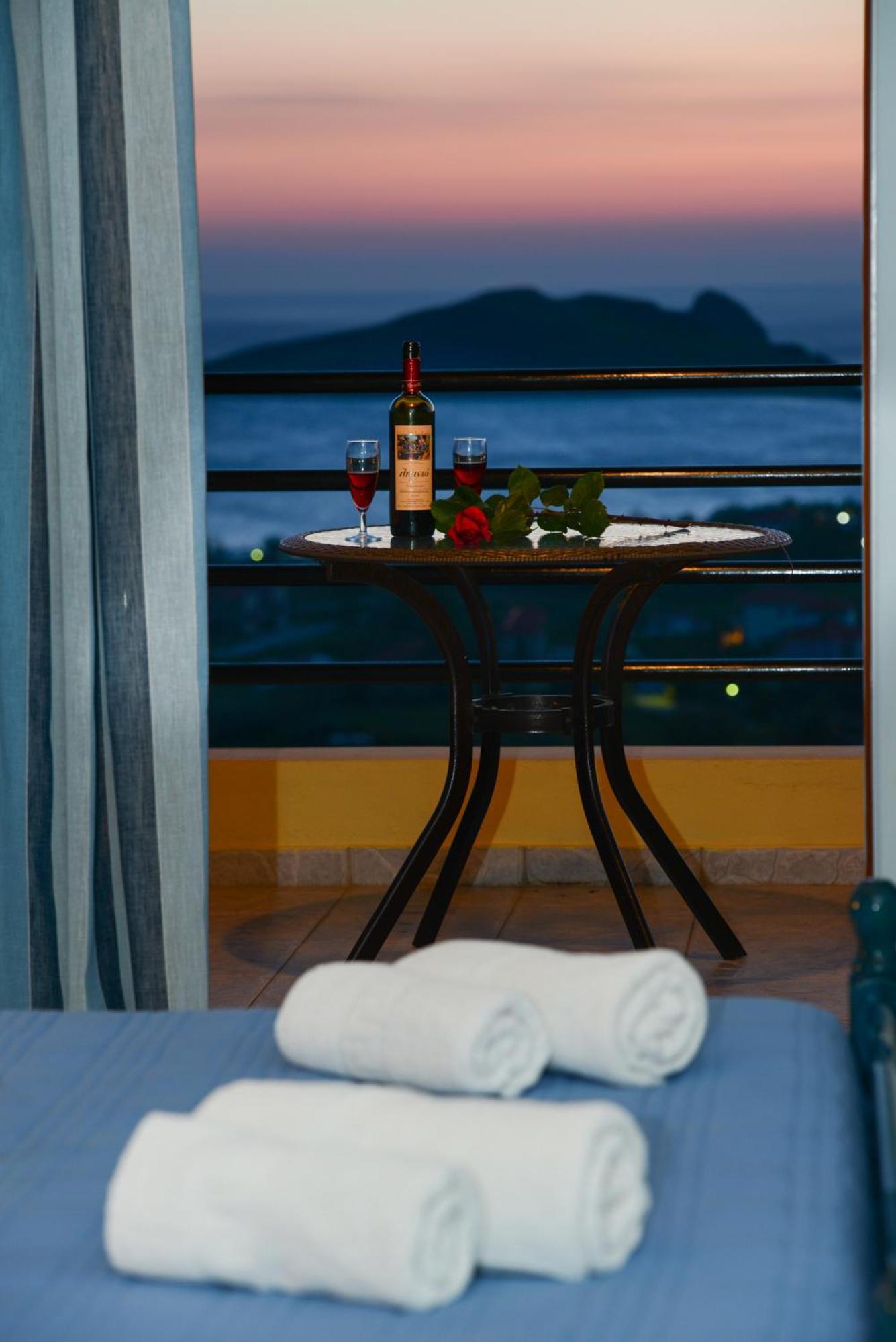 Hotel Dina - Ξενοδοχείο Ντινα Plati  Extérieur photo